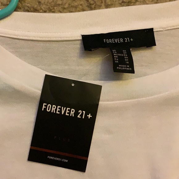 White long sleeve with red lips and a cherry - Picture 2 of 4